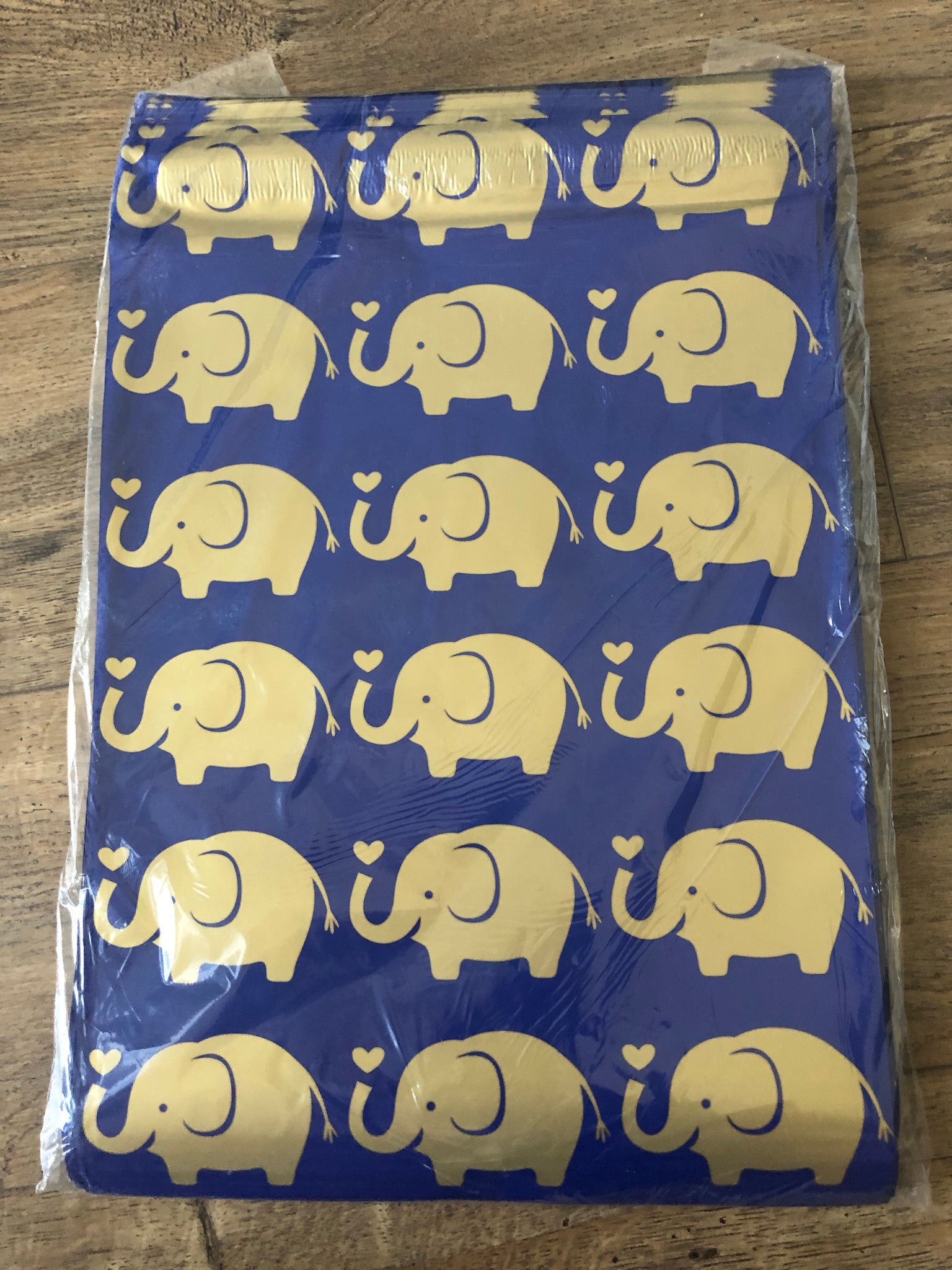 Elephant 6 x 9